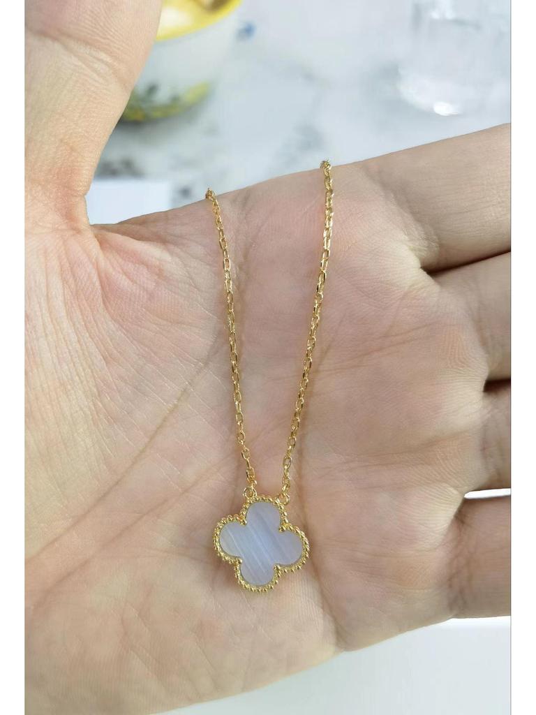 Halskette mit vierblättrigem Kleeblatt, 18 Karat vergoldet, mit Anhänger aus rosenrotem Chalcedon, Achat und weißem Muschelkern für Damen