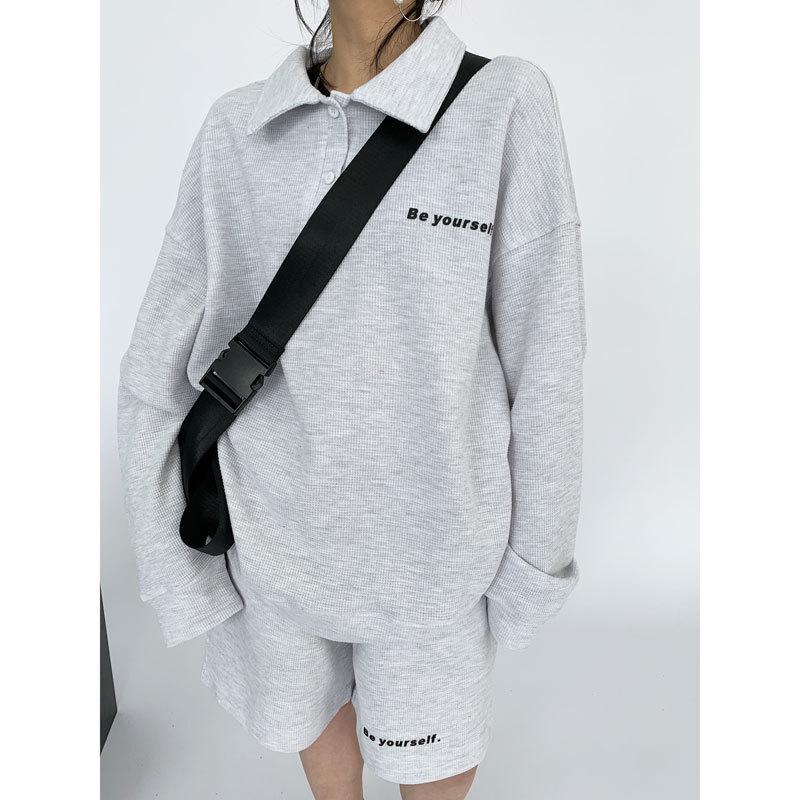 

Retro Loose Fit Long Sleeve Polo Sweatshirt - Versatile Casual Top for Spring & Autumn M (Recommended below 110 lbs) абрикосовий