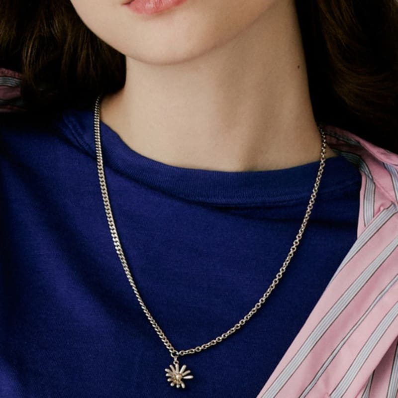 

VINTAGE HOLLYWOOD Flutter Daisy Necklace_VH25NNNE170V Grey