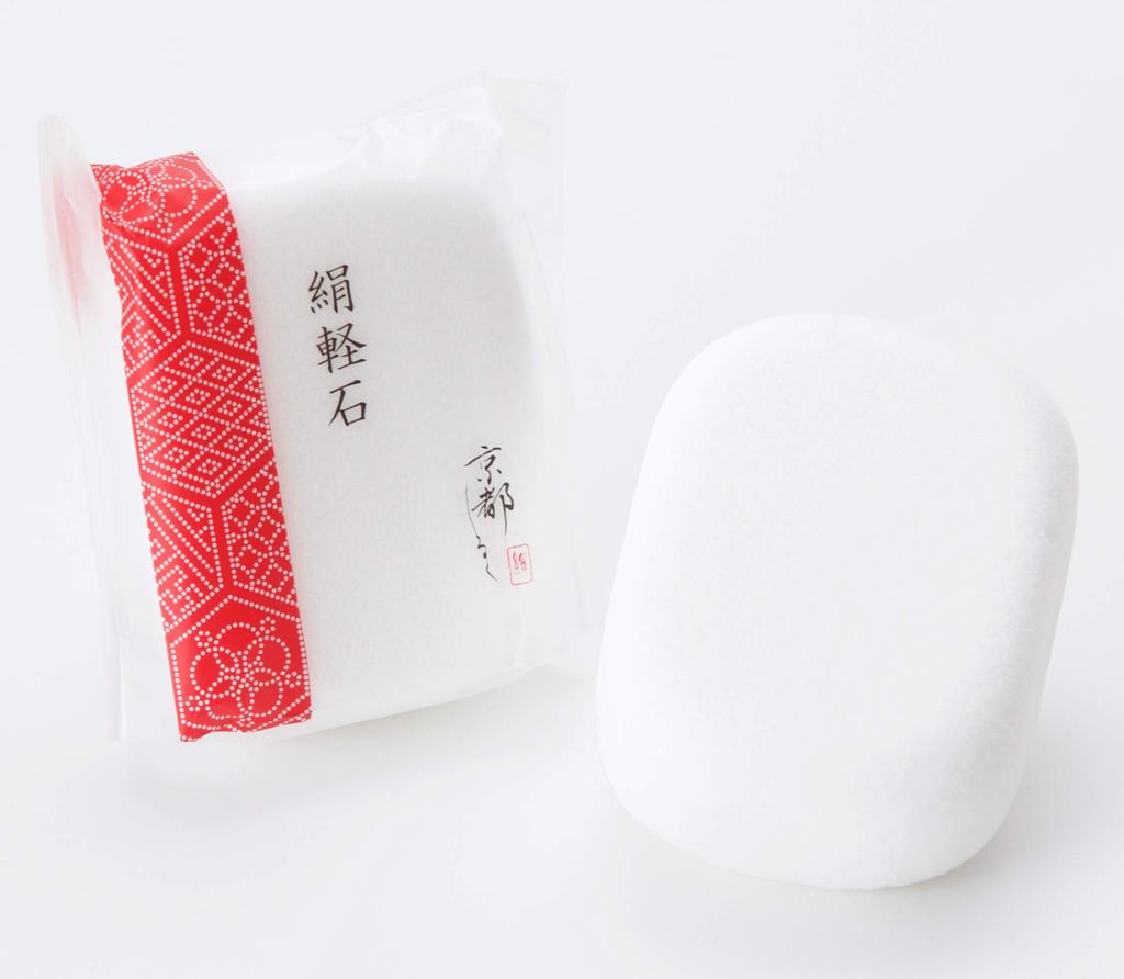 Kyoto Silk Pumice Stone Moisturizing Silk Removes Dead Skin from Heels for Bare Silk Pumice Cleans Smooth Pumice Day Gift [Contains Powder] / Smooth,