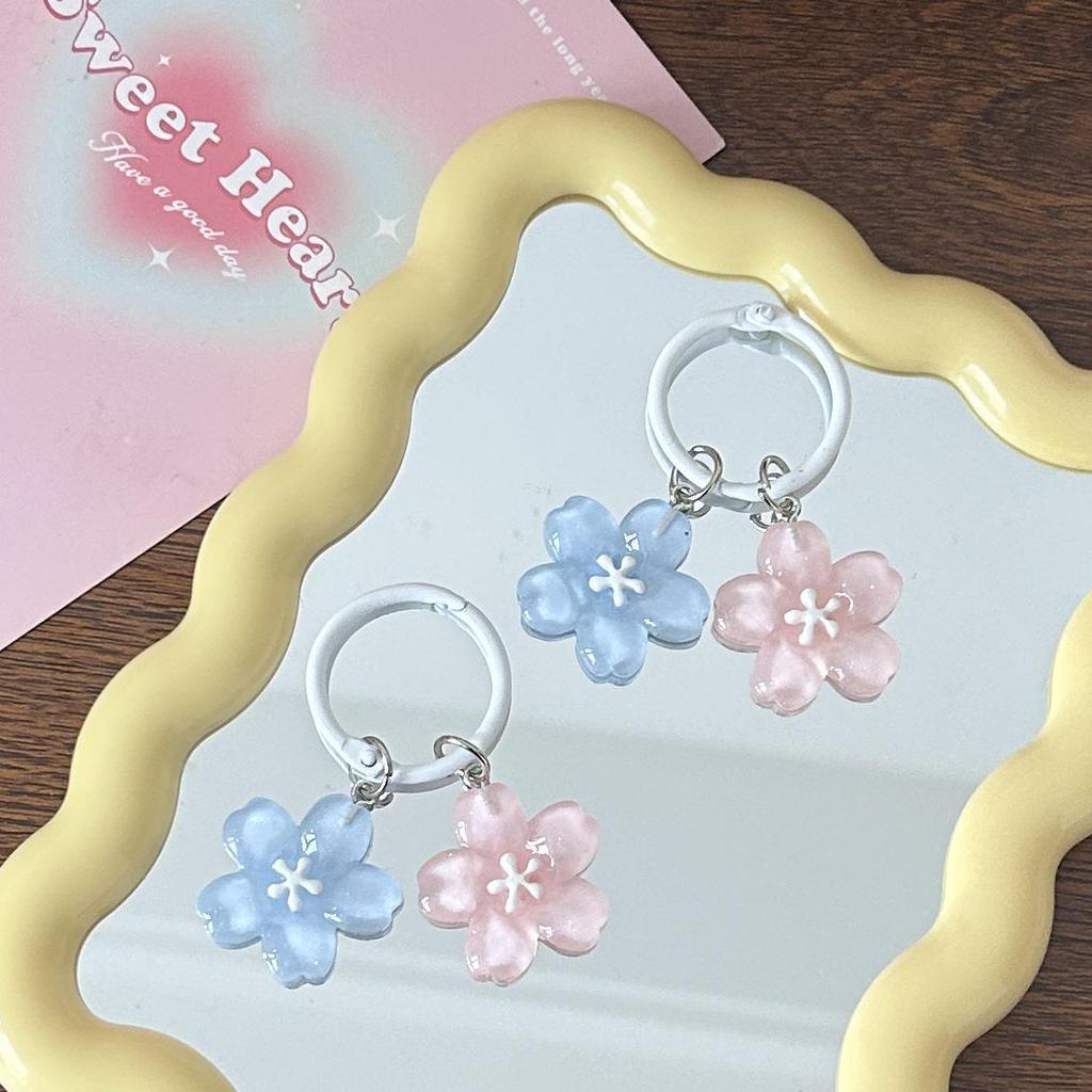 Romantic Cherry Blossom Heart Keychain – Cute Translucent Flower Pendant for Girlfriends & Besties' Backpacks