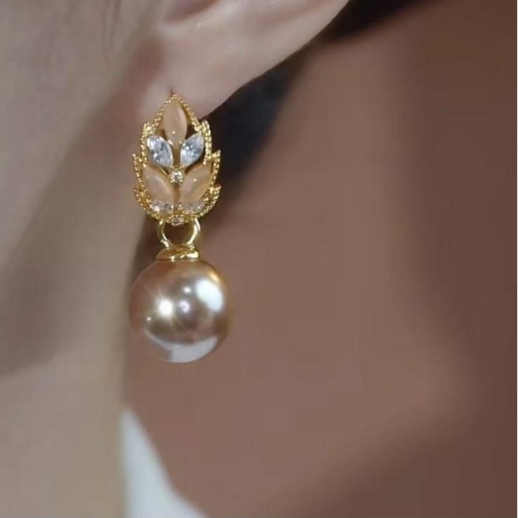 Coffee super flash opal leaf pearl earrings 111 silver needle temperament personality light luxury earrings earrings