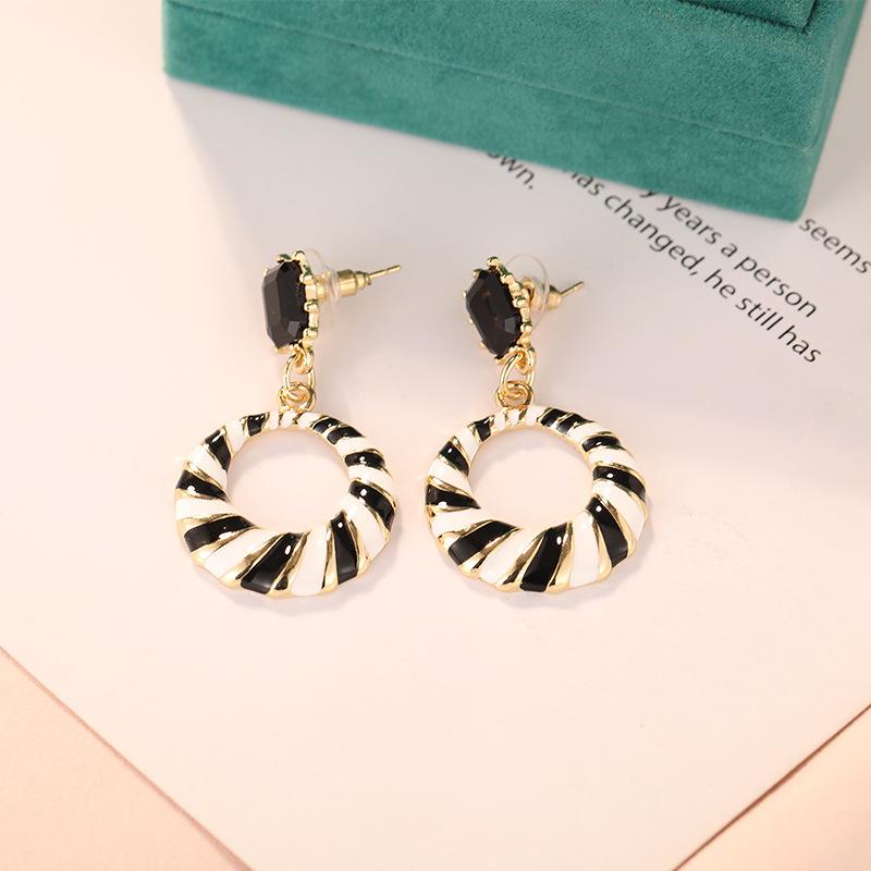 Hollow Geometric Zebra Black and White Earrings Ladies, Fashion Temperament Vintage Earrings Accessories Gift