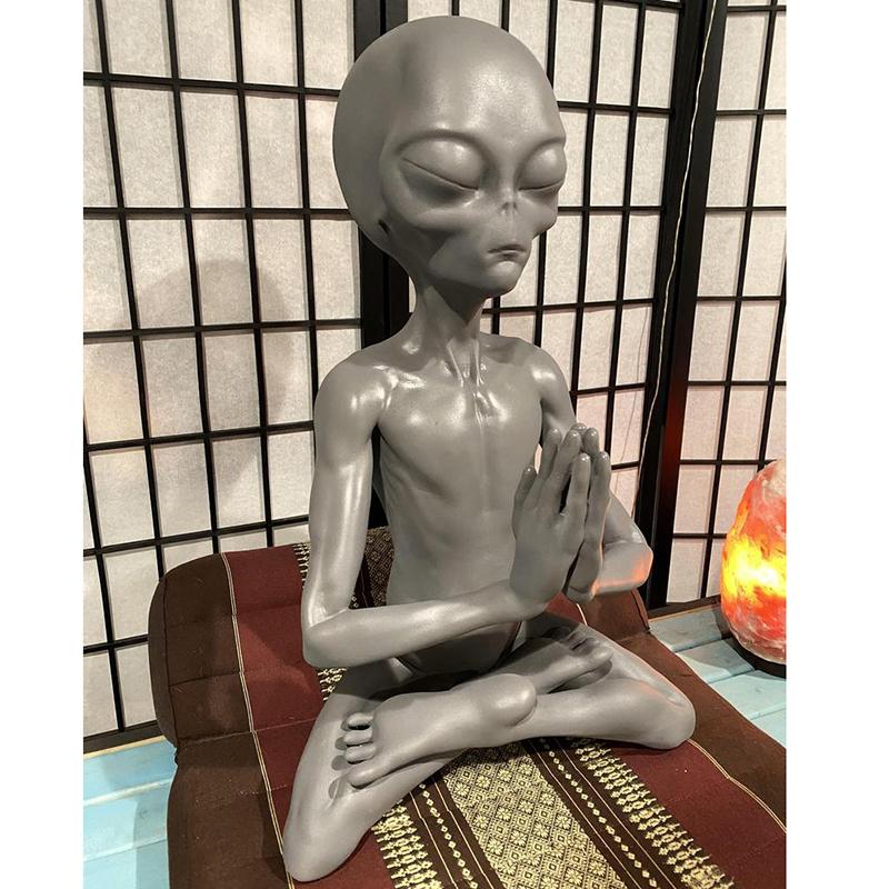 Meditating Alien Sculpture Decorative Ornament Figurine Statue Adornment Meditating Alien Sculpture Decorative Ornament Figurine Statue Adornment
