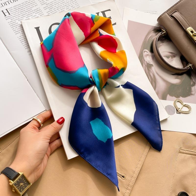 Zhang Ruonan silk scarf women's spring and summer new fashion retro accessories scarf neck high-end small square scarf