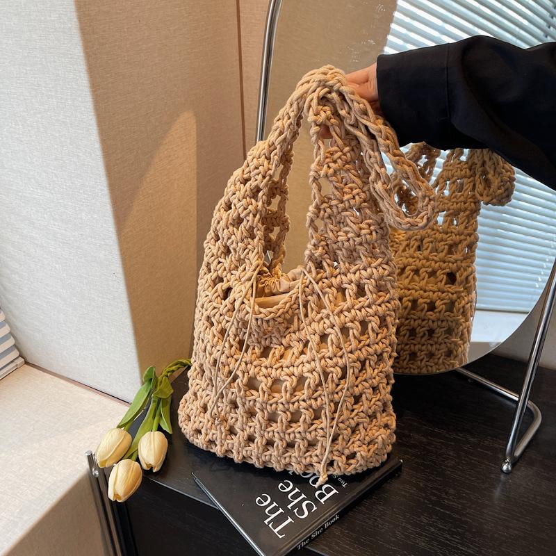 

Niche woven bag women s new retro hollow shoulder bag, loose beach tote bag хаки