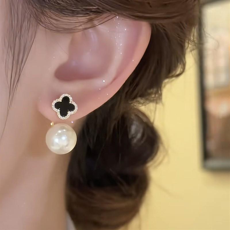 Elegant Four-Leaf Clover Pearl Stud Earrings, Versatile 2024 Design, High-End Niche Accessory Small золотой