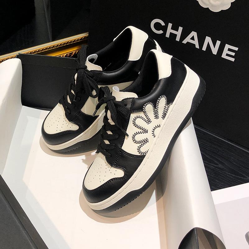 Cowhide Round Head Lace-up Platform White Shoes Women's 2025 New Leisure Sports Small Flower Daisy Black and White Panda Board Shoes