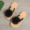 Damenmodetrend: Rutschfeste, verschleißfeste, flache Flip-Flops mit Sonnenblumenmuster