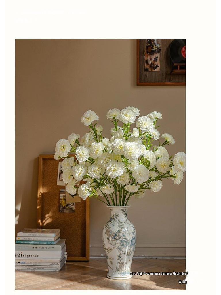 Luksusowy Bukiet Goździków Sztuczne Kwiaty jako Centralny Element Dekoracji Salonu lub Stołu Jadalnego