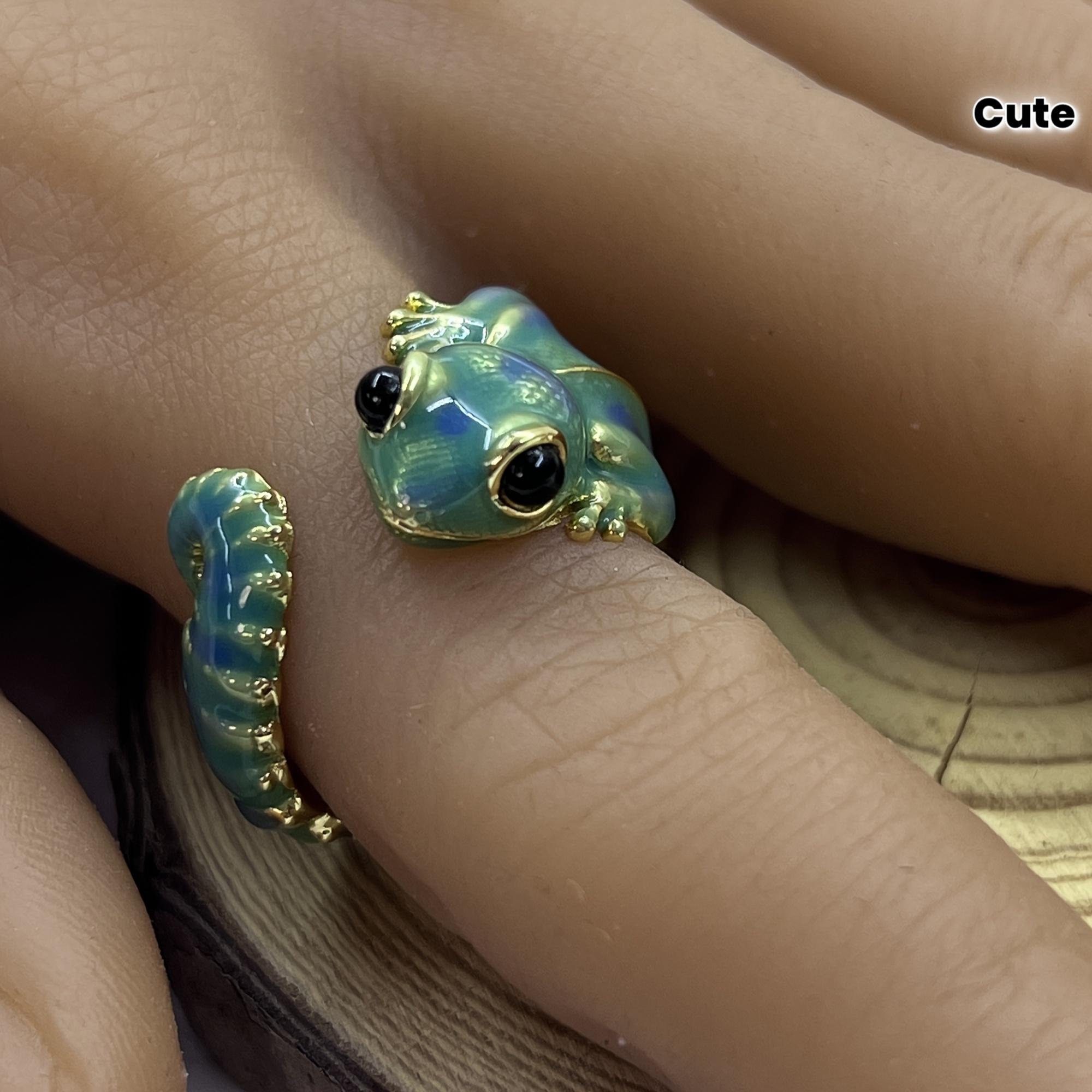 

A retro 3D lizard-shaped open-face ring with a cute animal design in a hip-hop punk style; size adjustable зелений