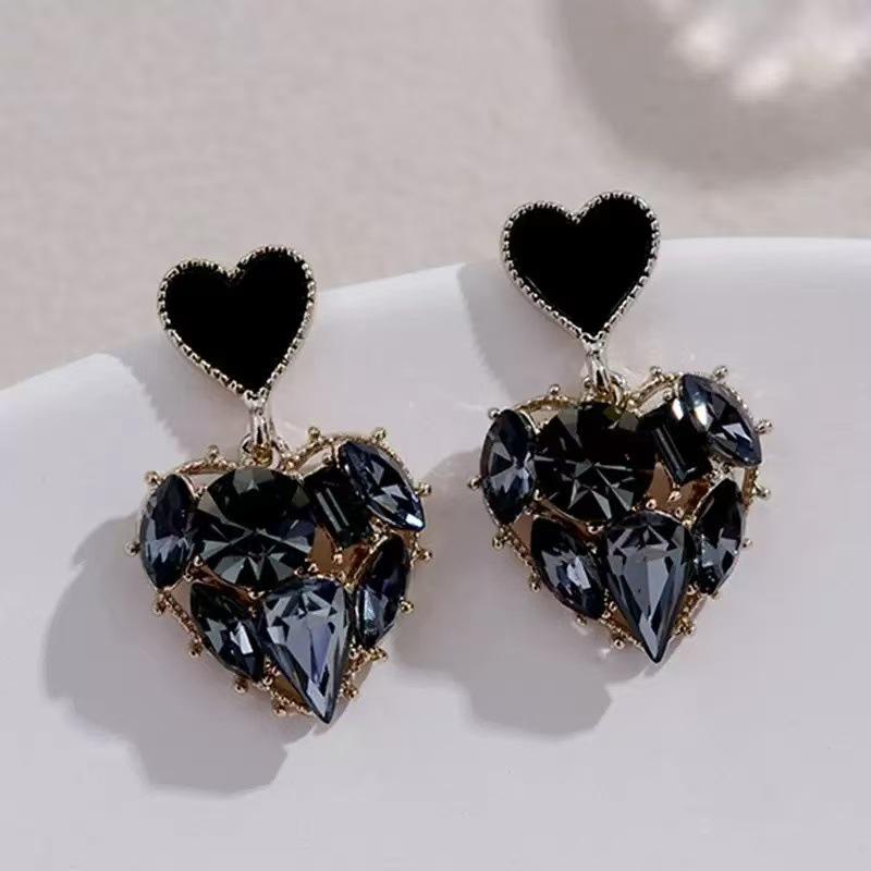 

Eco-Friendly Black Rhinestone Heart Stud Earrings - Light Luxury, High-End Fashion for Women чорний