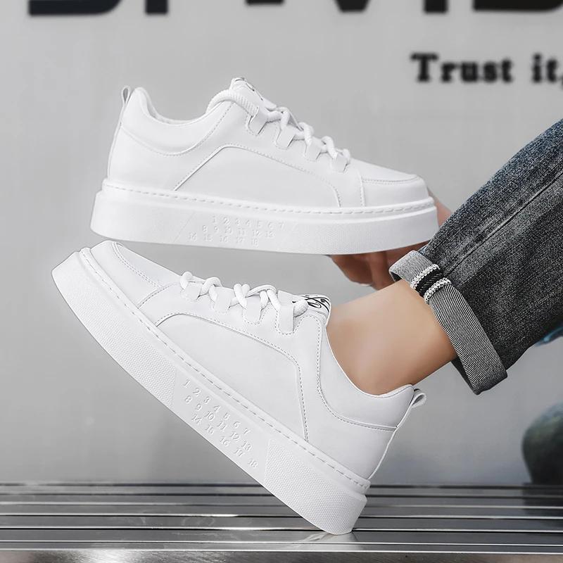Summer New Low-top Casual Shoes Lightweight Comfortable Soft Sole Korean Version Lace-up Fashion Sports Shoes Men's Board Shoes