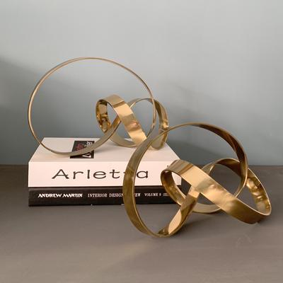 Artesanato em Metal Nó Abstrato Fita Enrolada Geometricamente Escultura Dourada Figuras Decorativas de Metal Acessórios de Decoração de Sala