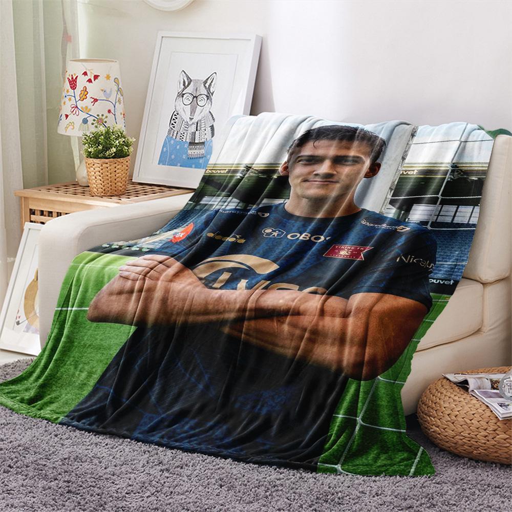 Soccer Player Stadium Portrait Print Fleece Blanket Soft Warm Cozy Throw Blanket for Sofa Bed Sport Fan Home Decor Gift