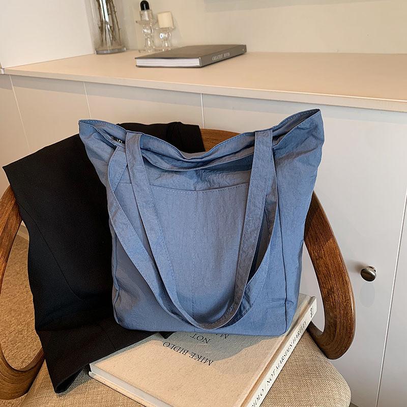 Stylish And Spacious Tote Bag For Women With Beautiful Design And Versatile Use