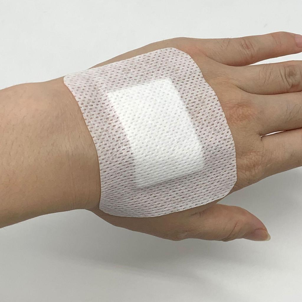 Daiso Outdoor Self-Adhesive Non-Woven Dressing Patch for Wound Care