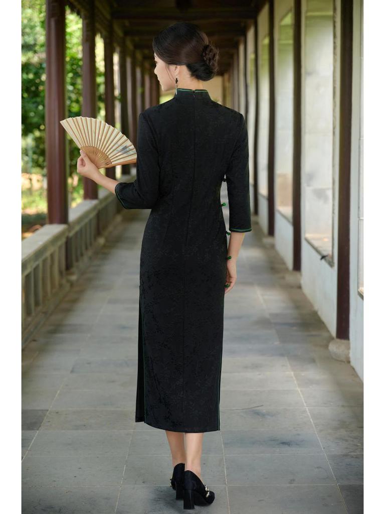 Elegant Black Cheongsam 2025: New High-End Embroidered Design for Ladies' Daily Wear