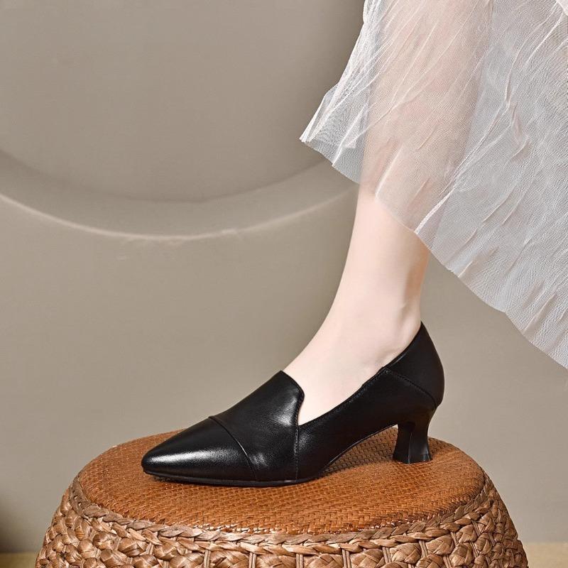 Temperament High Heels Women's Spring and Autumn New Pointed Thick Heel Versatile One-pedal Single Shoes Soft Leather Medium Heel Small Leather Shoes