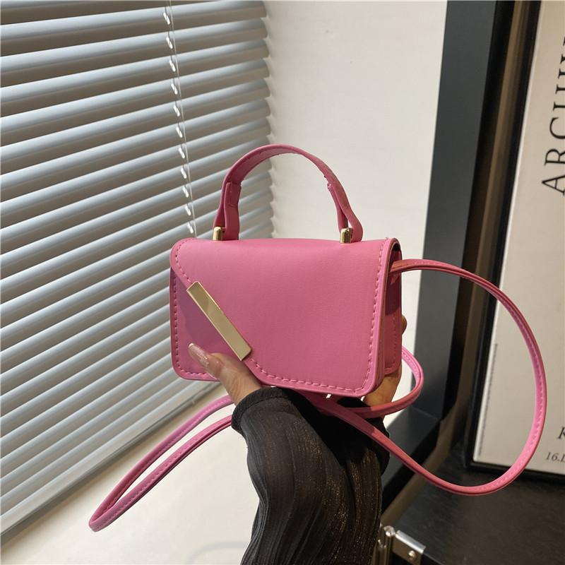 This year's popular niche design shoulder messenger bag 2025 summer new fashion simple temperament small square bag foreign style