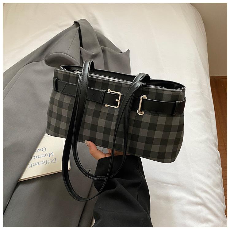 Korean version niche plaid underarm bag women's 2025 new fashion texture shoulder bag niche design commuter bag tide