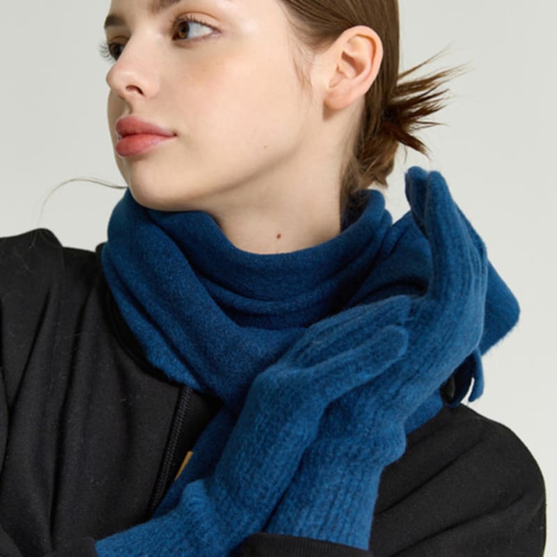 RECLOW RECLOW Knit Gloves and Muffler Set Blue