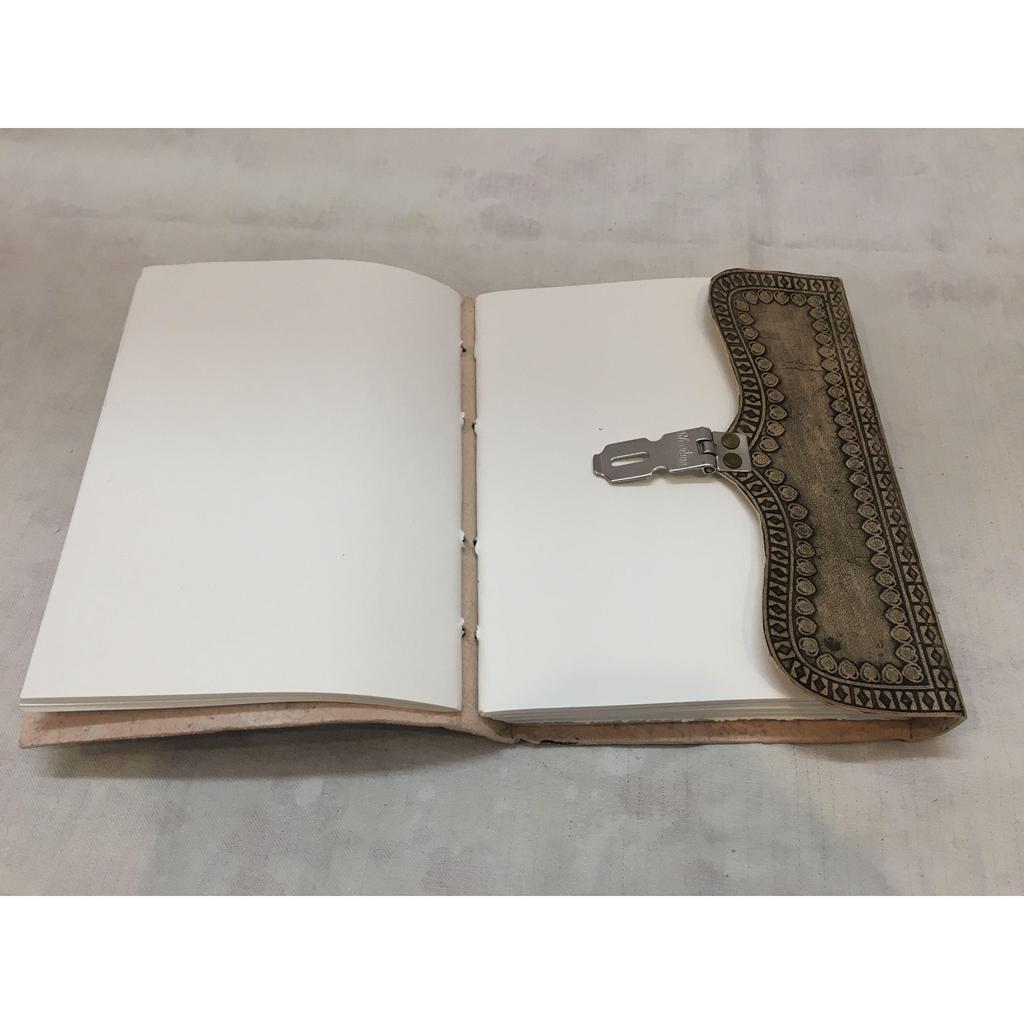 Vintage Fashion Leather Embossed Handmade Paper Notebook Diary with Metal Lock