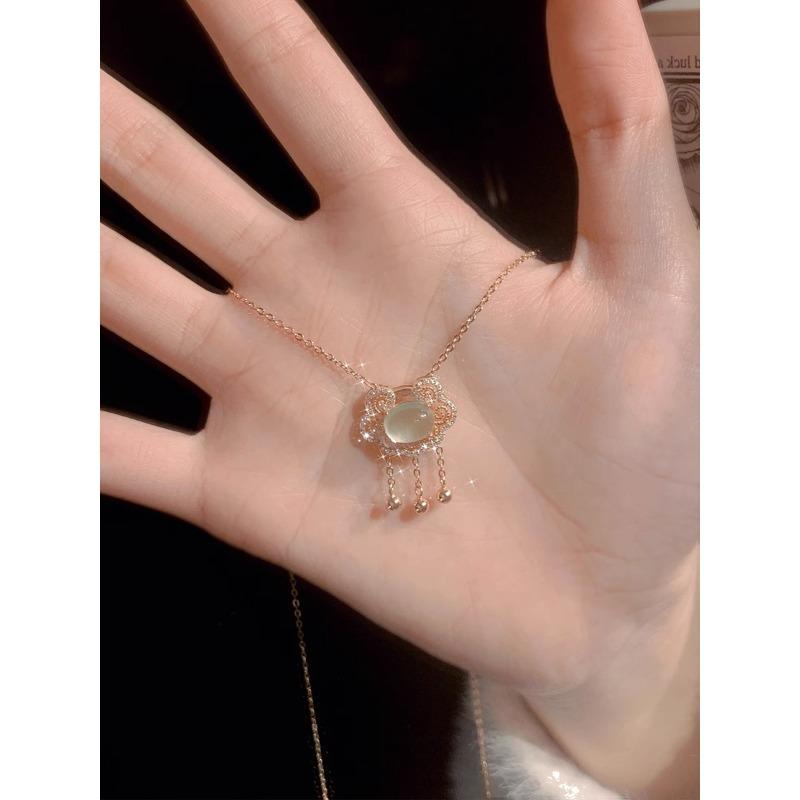 

S925 Sterling Silver Ruyi Safety Lock Female Tassel Longivity Lock Light Luxury Minority Clavicle Chain
