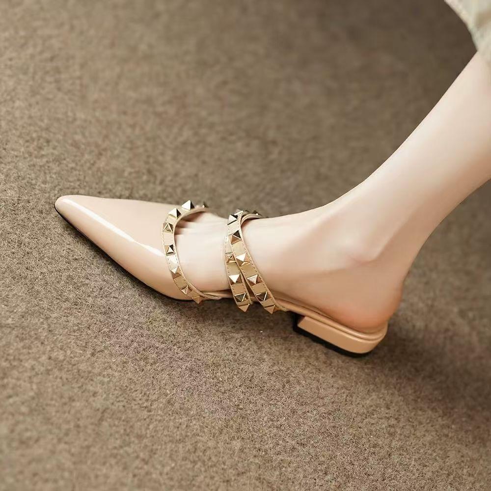 Rivet medium heel baotou cool slippers women's patent leather shallow heel willow pointed half slippers new in summer 2025