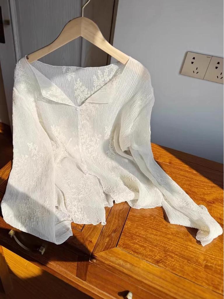 High-Quality Apricot Heavy Jacquard V-Neck Lace Top for Women, 2026 Spring/Summer, Chinese Embroidery, Loose Fit