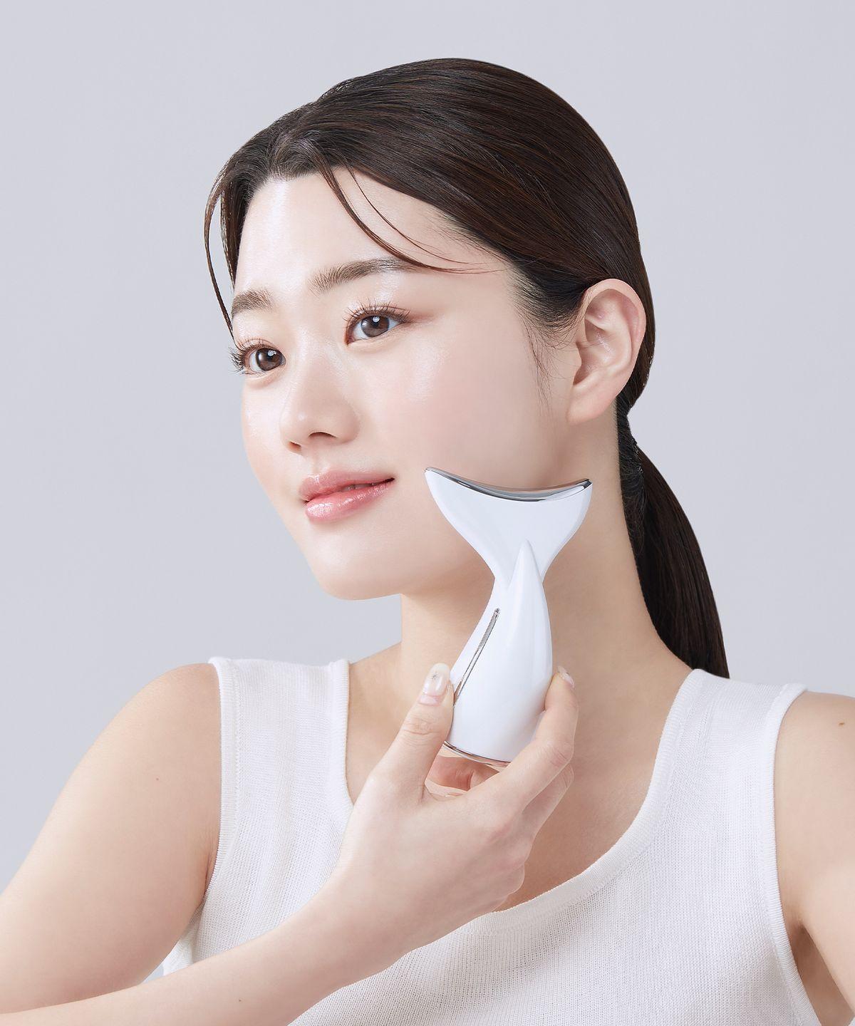 EMS V facial massager