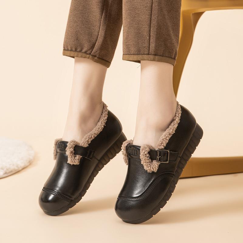 Leather wool shoes women wear casual lamb wool flat heel beef tendon sole middle-aged mother velvet cotton leather shoes in winter