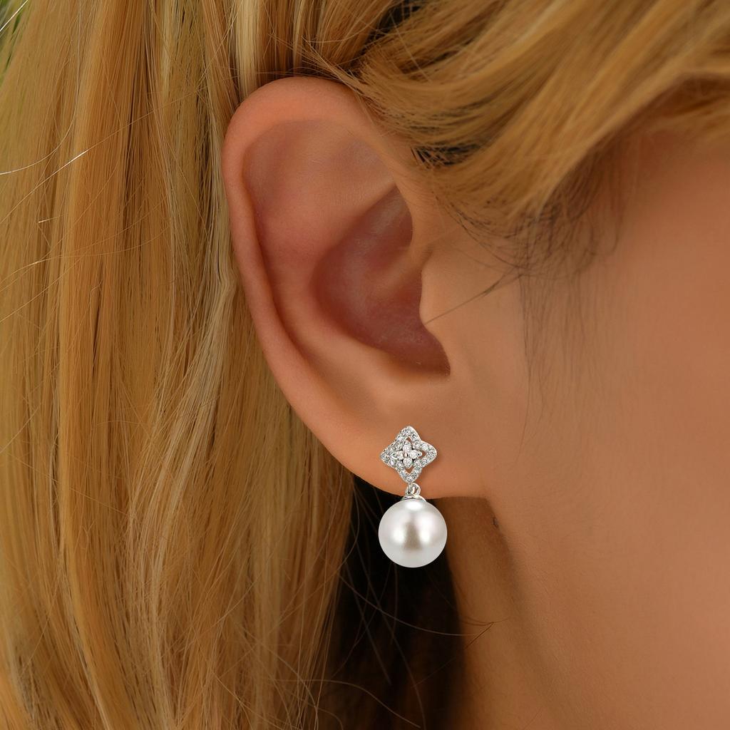 Hollow Four-Leaf Clover White Pearl Stud Earrings Exquisite Cold Wind Super Flash Zircon Flower Gray Bead Earrings