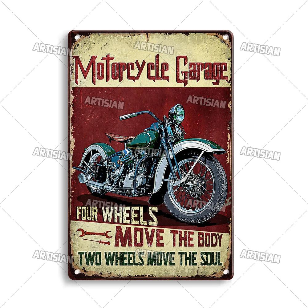Řemeslná kovová cedule s motivem motocyklu, plechová deska s motivem závodů, dekorativní plaketa s motivem jízdy na koni, nástěnná dekorace do garáže, baru, hospody, klubu, hotelu, kavárny