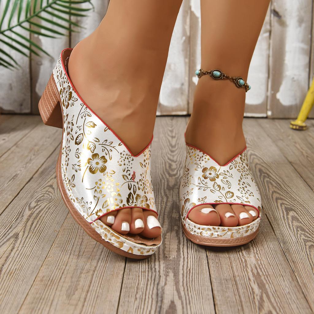 Europe, America and foreign trade large size thick heel V mouth fish mouth slippers women's summer new one word with high heel cool slippers Amazon
