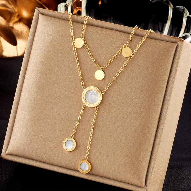 Retro Gold-Plated Double-Layer Butterfly and Pearl Pendant Necklace