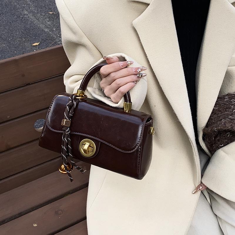 Retro High-end Hand Bag Women's Fashion Simple Casual Messenger Bag Winter New Niche Shoulder Women's Bag