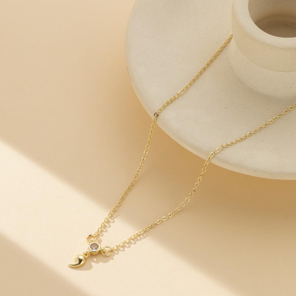 Elegant Copper Inlaid Zirconia Comma Jewel Necklace Versatile For Everyday And Fashionable Occasions