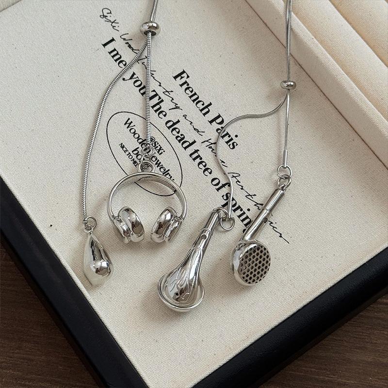 New Earphones, Fringed Titanium Steel Pull-out Necklace, Women's Niche Design, Long Fringed Sweater Chain