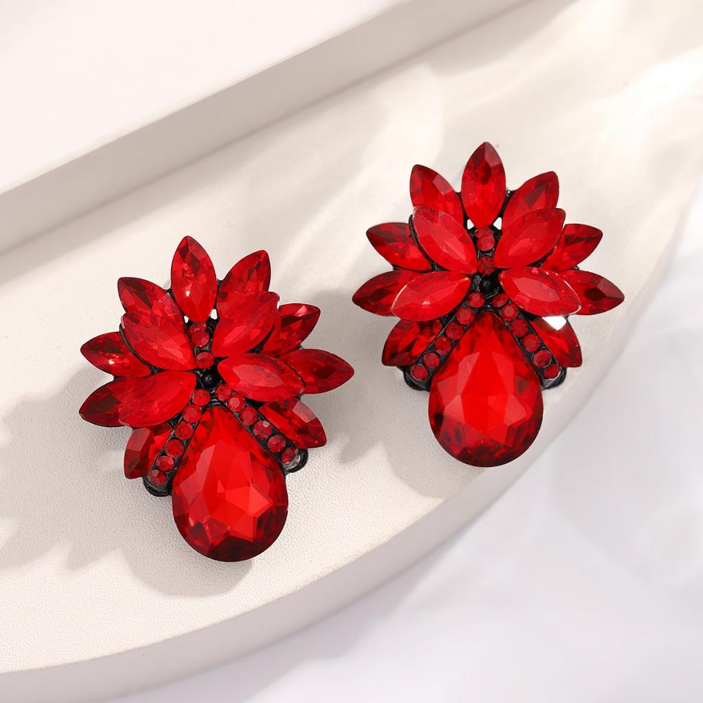 Boucles d'oreilles à clous en alliage tempérament élégant Mode diamant coloré fleur boucles d'oreilles personnalisées pour femmes PD2067