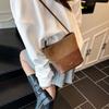 Premium matte leather splicing bucket bag women's new fashionable retro lightweight small bucket bag casual messenger bag