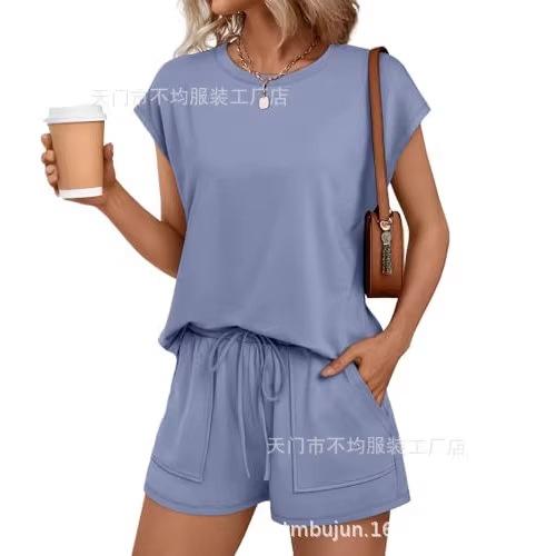 European and American women's clothing is popular, spring and summer short-sleeved T-shirts and shorts are loose and casual two-piece sets.