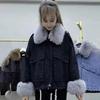 Winter-Jeansjacke für Damen, Kunstpelzbesatz, lange Ärmel, dickes Plüschfutter, Taschen, kältebeständig, mittellang, winddicht, warmer Outdoor-Mantel