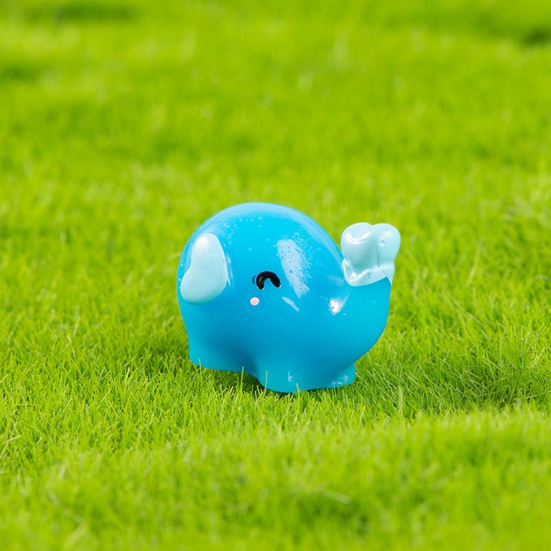 Micro Landscape Decoration Cute Cartoon Love Elephant Resin Decoration Gardening Accessories Desktop Car Decoration