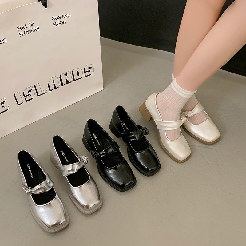 Coarse heel Mary Jane shoes women's new summer beautiful gentle single shoes with skirt temperament small leather shoes