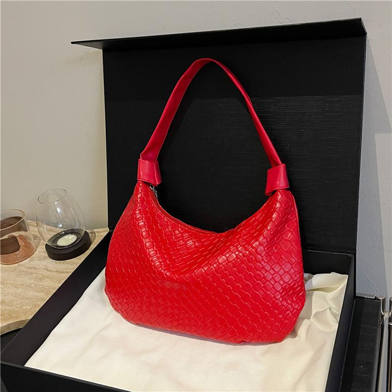 Casual Retro Solid Color Large Capacity New Fashion Woven Pattern Commuting Crescent Armpit Shoulder Bag