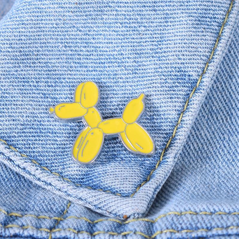 

Sui Bian Cartoon Sausage Dog Brooch – European & American Fashion Accessory