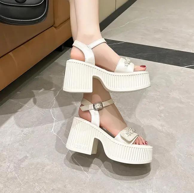 10CM Mikrofaserleder Atmungsaktiv Neu Sommer High Brand Absätze Damen Schnalle Plateau Keilsandalen Schuhe Peeptoe Flats Sneaker