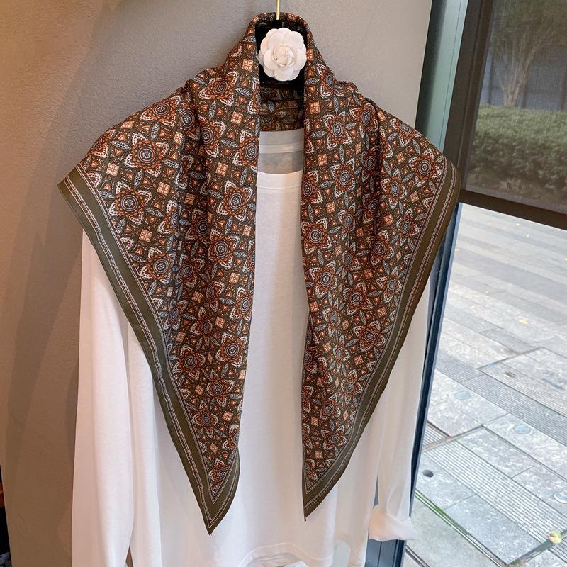 Niche Retro Printed Kaleidoscope Scarf Women'S High Sense Temperament Literary Style Thin Silk Scarf Triangle Scarf