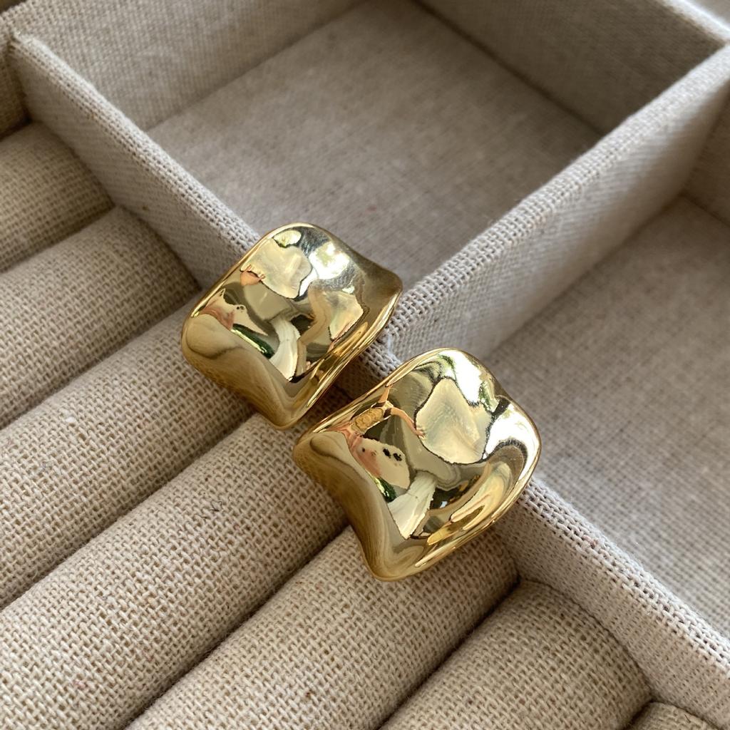 Premium Wind Texture Simple Metal Simple Atmosphere Wide Version Stud Earrings Temperament Cold Wind Fashionable Earrings